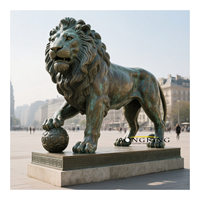 Décoration de jardin : Statue de chien dogue allemand réaliste, sculpture en laiton et bronze sur mesure avec technique de moulage pour l'art paysager
