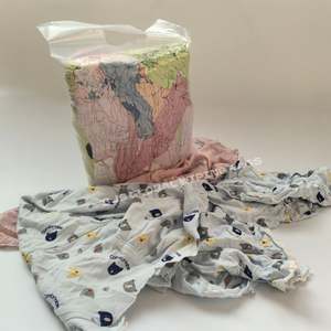 ผ้าเช็ดทำความสะอาดสีอ่อนแบบเป็นม้วน ตัวอย่างฟรี ผ้าฝ้าย 100% สำหรับงานอุตสาหกรรม - Product Image 1