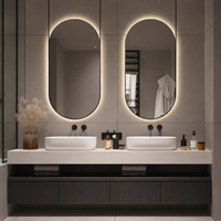 Meuble-lavabo double vasque de luxe flottant avec miroirs LED jumeaux, armoire murale cannelée foncée et étagère ouverte pour projets hôteliers