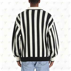 Мужской трикотажный свитер с надписью - Product Image 3