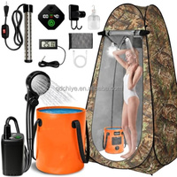 Kit de Douche de Camping Portable Pop-Up avec Tente d'Intimité, Lumières LED, Pompe Rechargeable 6000mAh, Seau Pliable Étanche 6,6 Gallons, Installation Rapide