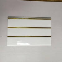 Vente directe usine : Panneau de plafond PVC blanc brillant à rainures et languettes pour décoration