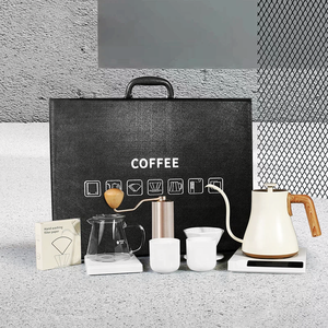 Kit Premium per Caffè Macinato a Mano con Custodia <span class=keywords><strong>in</strong></span> Pelle PU, Bollitore Elettrico, Macinacaffè Manuale, Set 9-<span class=keywords><strong>in</strong></span>-1 <span class=keywords><strong>in</strong></span> Confezione Regalo Aziendale per Clienti - Product Image 5