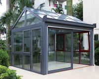 Portes coulissantes doubles modernes en aluminium et verre feuilleté trempé, à énergie solaire, écoénergétiques et étanches pour hôtels et villas