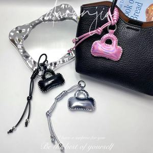 พวงกุญแจหนังเย็บมือขนาดเล็กสุดหรู พร้อมเชือกถักเล็กๆ จี้กระเป๋า PU พร้อมของตกแต่งรถยนต์หลากสีสัน - Product Image 2