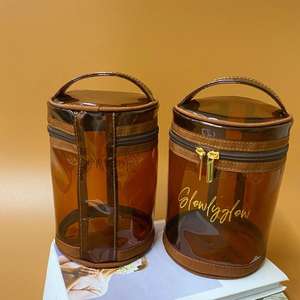 Sac de maquillage en forme de cylindre transparent en PVC marron sac à cosmétiques avec lettre personnalisée trousse de toilette à double fermeture éclair - Product Image 6