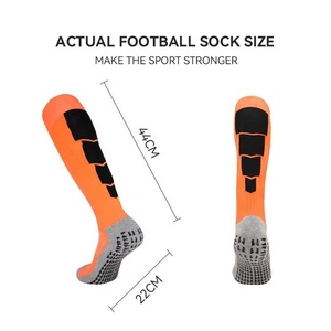 Calcetines Deportivos de Fútbol Blancos y Rojos de Alta Calidad para Hombre y Mujer, Calcetines de Algodón Transpirables Antideslizantes con Goma para Niños - Product Image 6