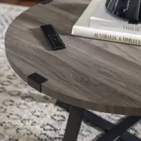 Mobiliário moderno da sala de estar, mesa de madeira do centro removível