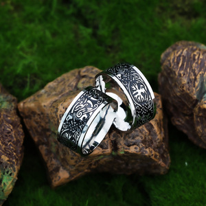 Bague en acier inoxydable Viking Arbre de Vie unisexe, design gravé noir, bijoux pour hommes et femmes - Product Image 1