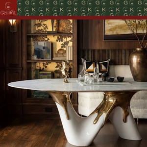 Mesa de Comedor de Diseño de Lujo GOLDKING con Cubierta de Mármol Blanco y Base Escultural de Cerámica Dorada, Personalizable OEM para Interiores de Alta Gama - Product Image 2