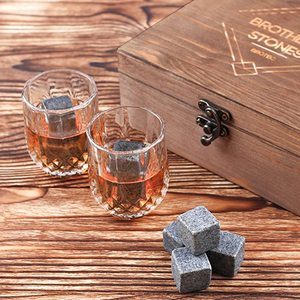Ensemble <span class=keywords><strong>de</strong></span> pierres et verres à <span class=keywords><strong>whisky</strong></span> ZYX/8 roches à <span class=keywords><strong>whisky</strong></span> en <span class=keywords><strong>granit</strong></span> avec 2 verres à liqueur en cristal dans une boîte en bois - Product Image 2