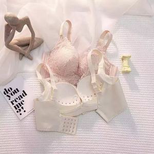 Soutien-gorge respirant, offrant soutien et maintien, avec soutien latéral et propriétés anti-affaissement pour femmes. Soutien-gorge sans armatures en latex. - Product Image 2