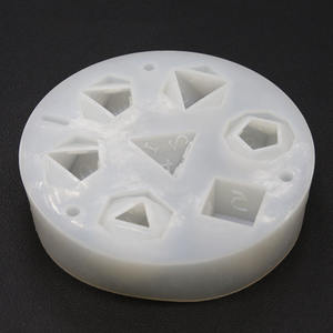 Kit de fabricación de moldes de <span class=keywords><strong>dados</strong></span> de silicona con copa de <span class=keywords><strong>dados</strong></span> accesoria para crear sus propios <span class=keywords><strong>dados</strong></span> <span class=keywords><strong>personalizados</strong></span> - Product Image 6