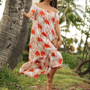 Vestido Midi de Rayón de Lujo con Estampado Bohemio de Playa, Hecho a Medida por el Fabricante, con Hombros Descubiertos - Product Image 2