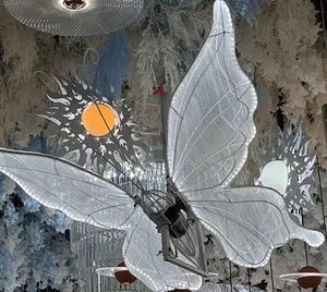 動く翼蝶の装飾結婚式のライトLEDフロアランプロマンチックな結婚式のロードガイドパーティーステージのための通路ランプ