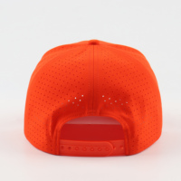 Groothandel Custom Mannen Hoge Kwaliteit 5 Paneel Oranje Laser Gesneden Gat Geperforeerde Waterdichte Sport Baseball Cap Rubber Logo Golfhoed