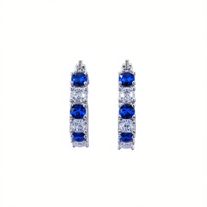 Pendientes Levian Huggie de Plata 925 con Zafiro Redondo de Corte Brillante y Engaste de Garra, Joyería Clásica de Boda para Mujer - Product Image 1