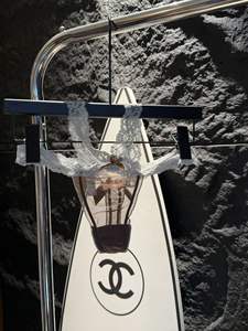 Tangas sexys europeas para mujer, de encaje de cintura baja, con diseño de colores vibrantes que inspiran dopamina, estilo seductor y fresco, que realzan la cadera. - Product Image 4