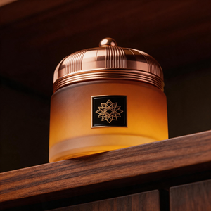 Pot en verre ombré de luxe avec couvercle en dôme doré orné, design royal arabe pour parfums haut de gamme - Product Image 1