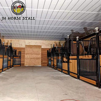 Kits de boxes à chevaux préfabriqués et personnalisés en bois avec portails et planches en bambou
