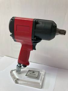 Llave Neumática de Triple Impacto de Aluminio con Motor Neumático, Accionamiento de 3/4 Pulgadas y 1700 Nm de Torque Máximo para Mantenimiento Industrial - Product Image 2