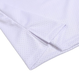 Camiseta Deportiva Moderna de Dos Tonos, Tejido de Punto, Paneles Transpirables de Secado Rápido, Ajuste Ceñido al Cuerpo para Estilos de Vida Activos - Product Image 6