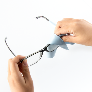 <span class=keywords><strong>Panno</strong></span> <span class=keywords><strong>per</strong></span> Pulizia Occhiali Premium 230g R-07, Detergente <span class=keywords><strong>per</strong></span> Lenti, <span class=keywords><strong>Panno</strong></span> in Microfibra con Logo Personalizzato <span class=keywords><strong>per</strong></span> Uso Quotidiano - Product Image 6