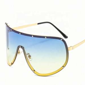 Lunettes de soleil de luxe à logo personnalisé, dégradé, rivets, grande monture, pour femmes et hommes, protection UV400, surdimensionnées, en métal - Product Image 4