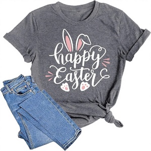 T-shirt da donna in cotone a maniche corte con stampa divertente di coniglietto pasquale e scritta divertente - Product Image 1