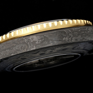 Reloj Deportivo Unisex de Lujo con Esfera con Símbolos Jeroglíficos Árabes, Caja de Fibra de Carbono con Incrustaciones de Latón y Acero Inoxidable - Product Image 5