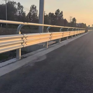 Système complet de panneaux de garde-corps routier avec poteau en W, entretoise et boulon en acier galvanisé pour projets de sécurité routière en Thaïlande et en Malaisie - Product Image 5
