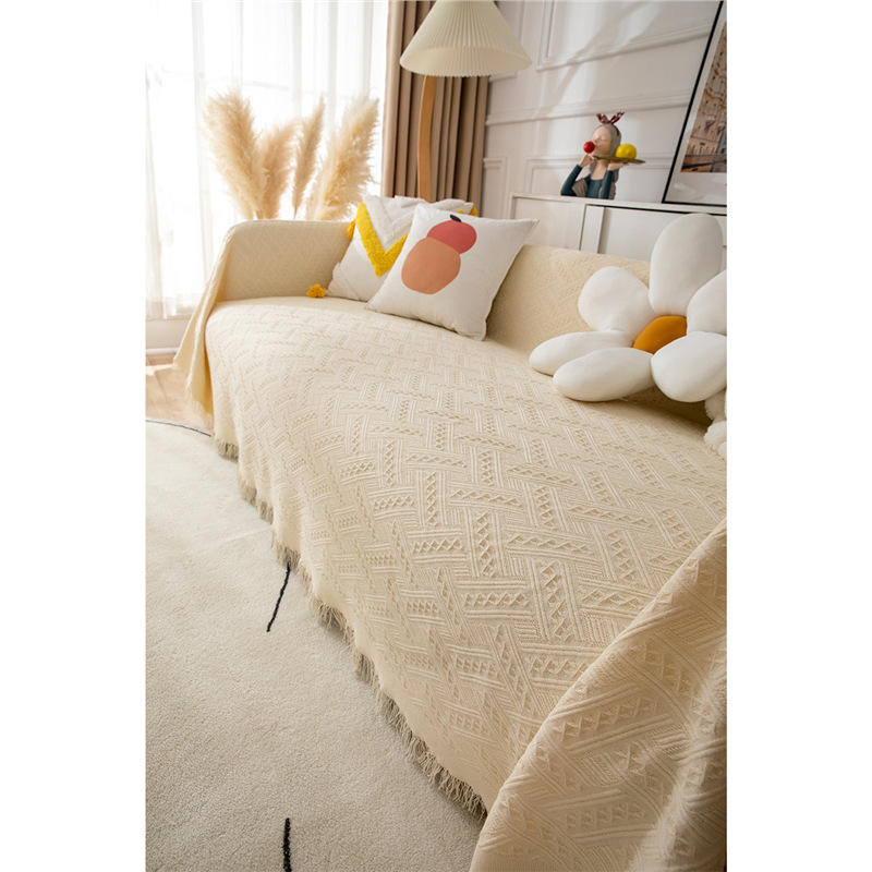 เสื้อยืดสีเบจ