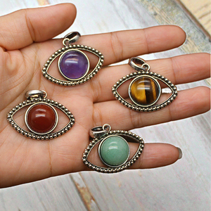 Collier pendentif en cristal de fluorite naturelle vintage, design œil de diable, bijoux en pierre naturelle colorée, cristal de guérison fait main - Product Image 2
