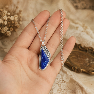 Collana con Ciondolo a Forma di Ramo d'Albero Triangolare per Donne, Design Ispirato alla Natura, Collana per Uso Quotidiano - Product Image 4