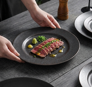 Platos Planos de Cerámica Negra Mate Premium Minimalistas, Platos Hondos para Uso Diario en el Hogar, Vajilla para Servir Comida Occidental - Product Image 1
