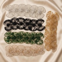 Applique en feuille d'argent 3D faite à la main avec perles de cristal enroulées de fil doré et strass pour robes de mariée et robes de soirée