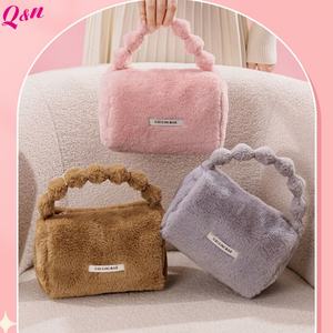 Bolsa de cosméticos de viaje de gran capacidad ecológica con cierre de cremallera de terciopelo bonito con mango suave - Product Image 1