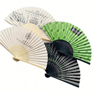 Éventails pliants en bambou antique personnalisables avec motif sculpté Éventails en papier ou en tissu portables avec logo personnalisé - Product Image 4