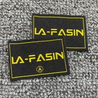 Étiquettes tissées personnalisées, étiquettes d'entretien pliées à bord, étiquettes de soin lavées, étiquettes en satin avec logo privé pressé à chaud, étiquettes pour vêtements, étiquettes à coudre