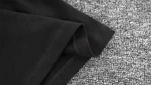 T-shirt da uomo essenziale 1.1T di tendenza, modello 1977 Fear of T-Shirt, in 100% cotone, oversize, lavorato a maglia, con logo stampato a flocking - Product Image 6