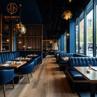 Ensemble de mobilier de restaurant commercial Ron Group : table carrée en bois, chaises en cuir, banquette en forme de L et de U