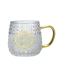 Tasse en verre sculpté transparent à rayures verticales avec poignée pour boire de l'eau lait café vin tasse en verre gaufré