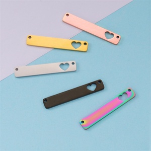Dijes Rectangulares de Acero Inoxidable con Forma de Corazón Hueco, Altamente Pulidos, para la Fabricación de Joyería - Product Image 1