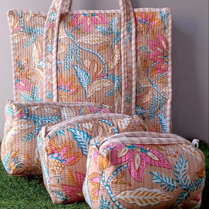 Ensemble sac fourre-tout matelassé fleuri et trousse de maquillage, fait main en coton, organiseur de voyage, sacs cosmétiques, cadeau pour elle - Product Image 1