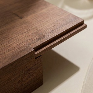 Scatola Portaoggetti di Lusso Landy <span class=keywords><strong>in</strong></span> <span class=keywords><strong>Legno</strong></span> di Noce, Personalizzabile con Incisione, Coperchio Scorrevole per Foto e Ricordi di Matrimonio - Product Image 4