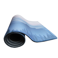 Alfombrilla de Escritorio para Juegos Resistente al Agua con Diseño Personalizado de Montaña Azul, ODM XXL, Bordes Cosidos, Logotipo Personalizado para Oficina y Computadora