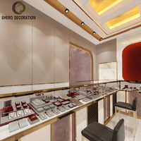Vitrine d'îlot en métal haut de gamme pour bijouterie, avec verre incurvé et éclairage LED, pour magasin d'or, design personnalisé