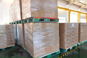 China High Quality Stretch Film Jumbo Roll , 20 Mic 25 Mic Wholesale Custom <b>Plastic</b> Pallet <b>Wrap</b> PE Stretch Film - Product Image 3
