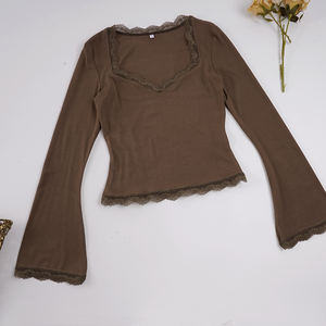 Nueva Camiseta Ajustada de Manga Acampanada con Paneles y Cuello en V con Ribete de Encaje Dulce Estilo Y2K para Mujer - Product Image 6