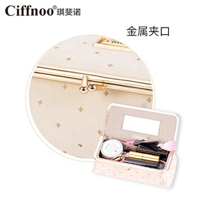 Túi Đựng Mỹ Phẩm Mini Cầm Tay Nylon Mềm Thương Hiệu Logo Kim Loại Theo Yêu Cầu Của Nhà Máy Túi Đựng Đồ Trang Điểm - Product Image 5